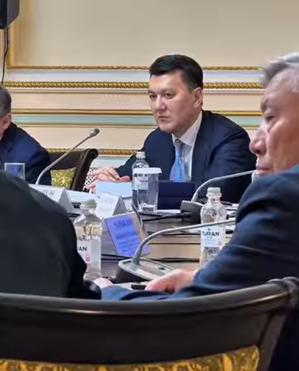 关于编撰七卷本学术著作《哈萨克斯坦历史：从远古时代到当今》的编辑委员会例行会议